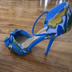 Delicious Brand Heel size 6 1/2 unworn